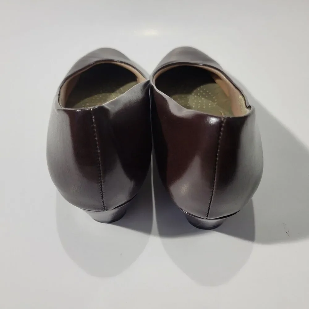 Hush Puppies Soft Style Slip On Dress Shoes Low Block Heels Brown Sz 10 Narrow